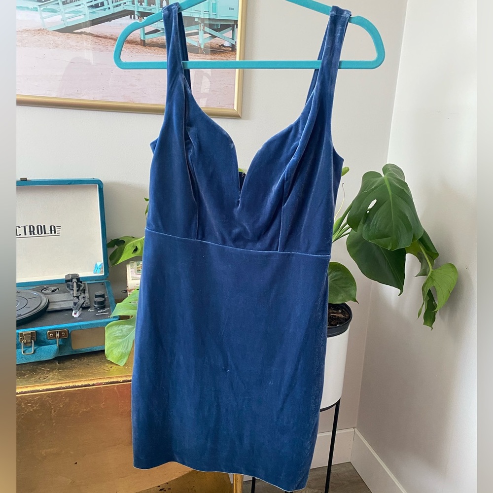 Suede Express mini dress with low vneck size 6 like new